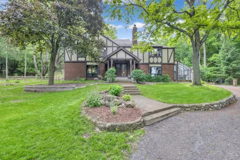 1450 Weber, Hartland, WI 53029