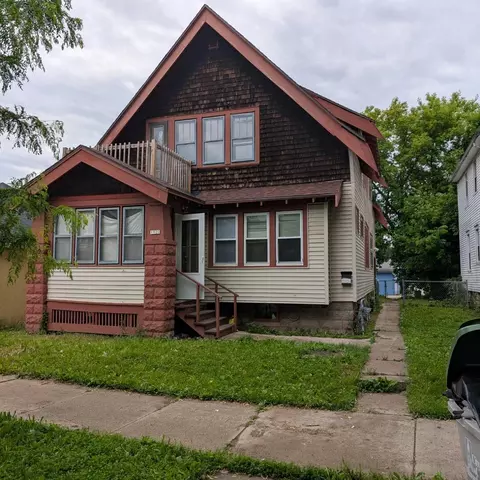 1920 W Vienna, Milwaukee, WI 53206