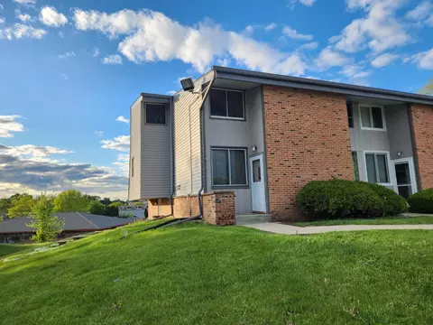 1430 Big Bnd #A, Waukesha, WI 53189