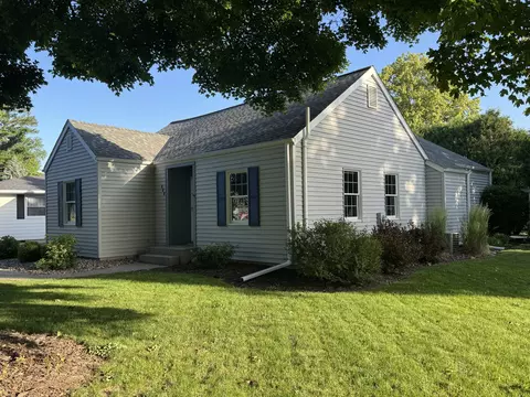 660 E Sherman, Oconomowoc, WI 53066