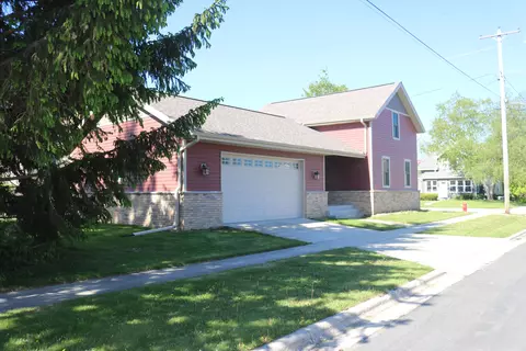 113 W Henni, Theresa, WI 53091