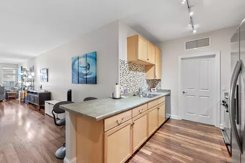1915 N Water #101, Milwaukee, WI 53202