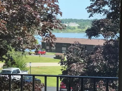 12 Interlaken #02, Geneva, WI 53147