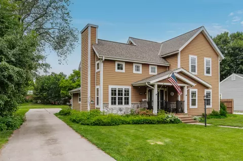 860 S Silver Lk, Oconomowoc, WI 53066