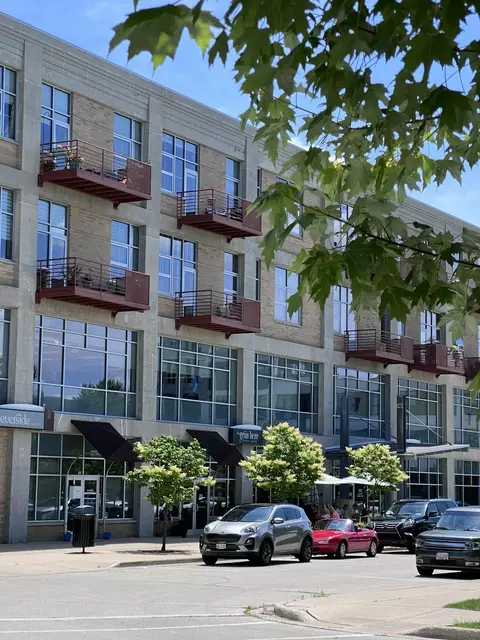 705 Village Grn #306, West Bend, WI 53090