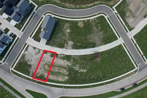 9479 E Lake Vis #4007, Oak Creek, WI 53154
