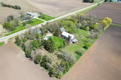 w7385 County Road West, Juneau, WI 53039