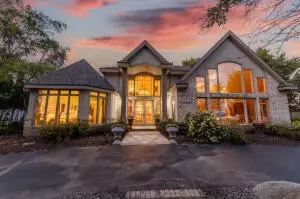 302 Lac La Belle, Lac La Belle, WI 53066