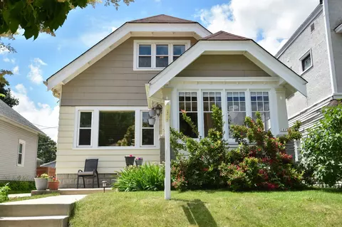 1415 N 68th, Wauwatosa, WI 53213