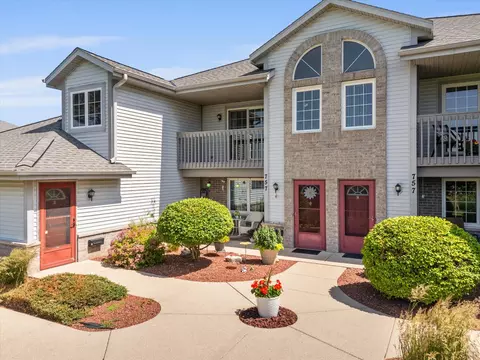 757 Quinlan #H, Pewaukee, WI 53072