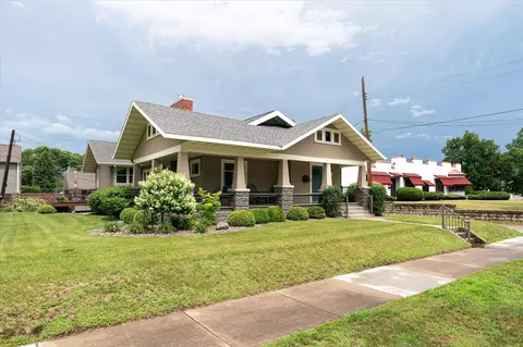2411 State, La Crosse, WI 54601