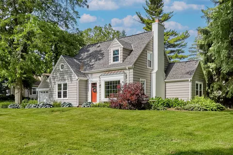 645 Hi Vw, Elm Grove, WI 53122