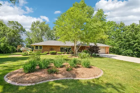 n59w18100 Spruce, Menomonee Falls, WI 53051
