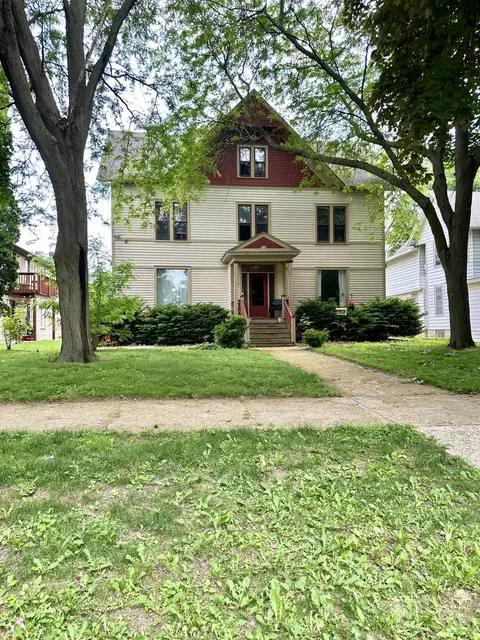 525 Dunbar, Waukesha, WI 53186
