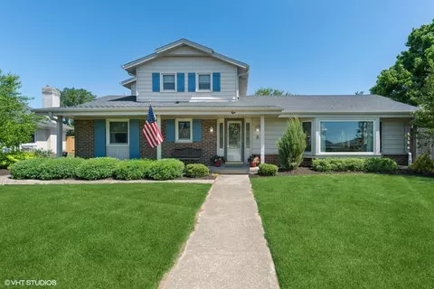 8 Steeplechase, Racine, WI 53402
