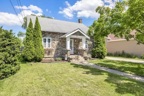 1017 Westowne, Waukesha, WI 53188