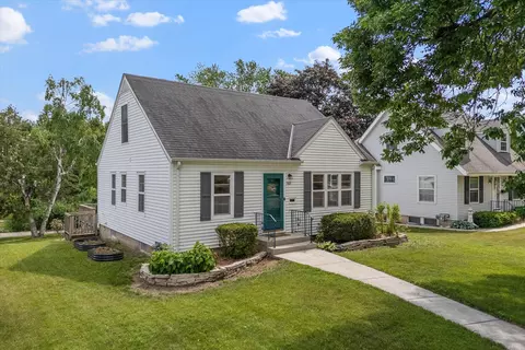 819 W Melin, Port Washington, WI 53074