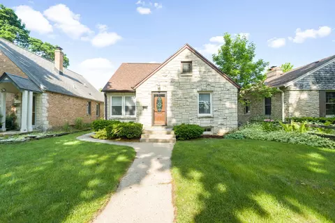 5711 N Braeburn, Glendale, WI 53209
