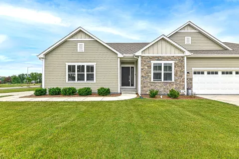 7811 W Park Cir, Franklin, WI 53132