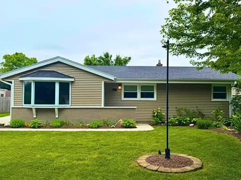 5619 S Honey Crk, Milwaukee, WI 53221