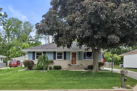 8120 W Norwich, Greenfield, WI 53220