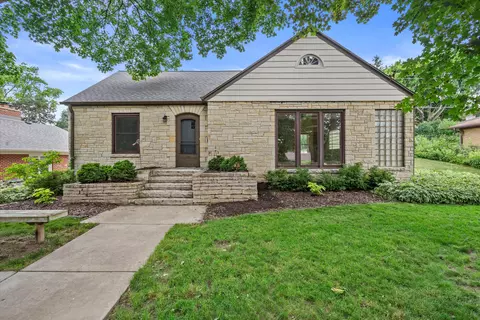 304 Oxford, Waukesha, WI 53186