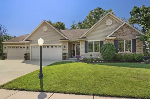 2108 Ravenswood, Burlington, WI 53105