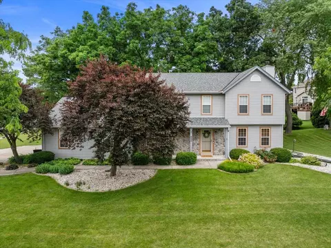 645 Two Rivers, Mukwonago, WI 53149