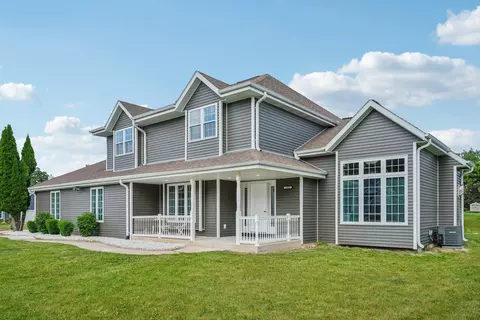1261 Shoal Rdg, Oconomowoc, WI 53066