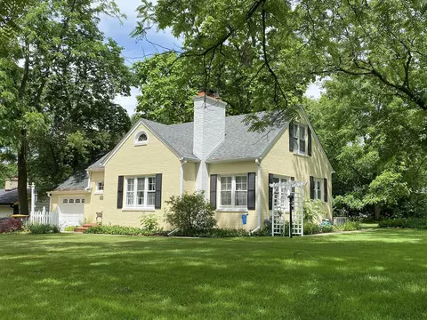 1234 N 122nd, Wauwatosa, WI 53226