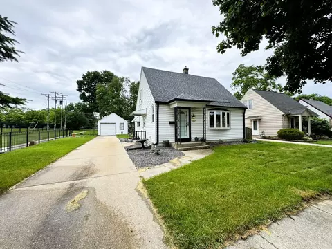 2851 S 84th, West Allis, WI 53227