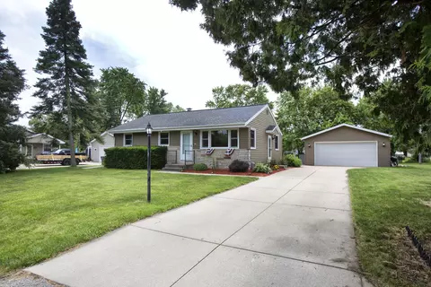 8965 S 83rd, Franklin, WI 53132