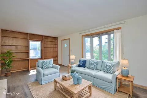 19014 W Linnie Lac, New Berlin, WI 53146