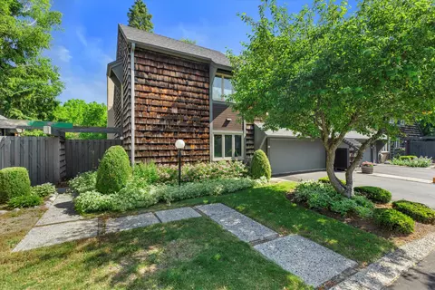 36 Stonewood #36, Wind Point, WI 53402