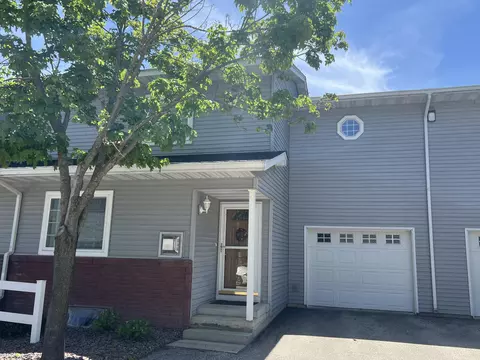 808 Cedar #C, La Crescent, MN 55947