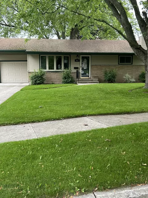863 Shorewood, Manitowoc, WI 54220