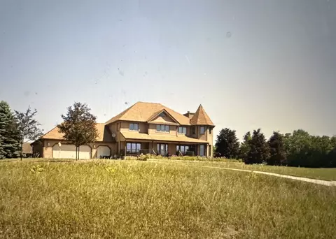 s96w32528 Valley Ct, Mukwonago, WI 53149