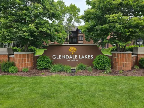 1600 W Green Tree #A 322, Glendale, WI 53209