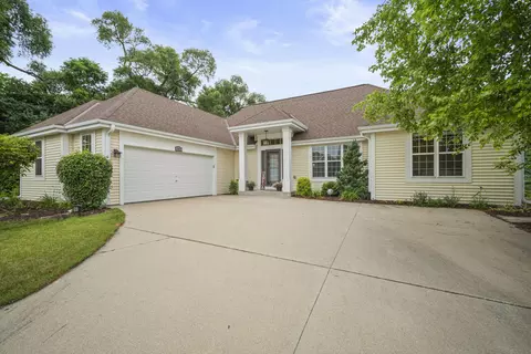 1417 Clearwater, Oconomowoc, WI 53066