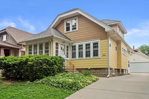 2462 N 70th, Wauwatosa, WI 53213