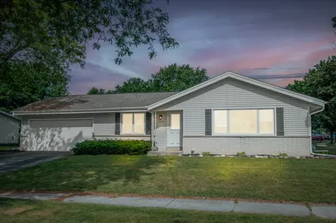 1232 Lambeth, Waukesha, WI 53189