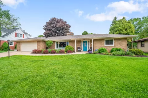 212 Parkway, South Milwaukee, WI 53172