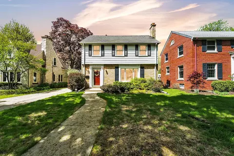 2571 N 83rd, Wauwatosa, WI 53213