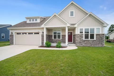 520 Meadow Vw, Slinger, WI 53086