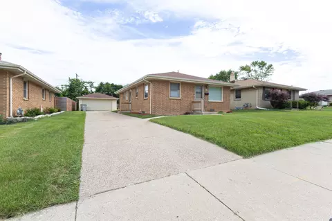 2267 W Carpenter, Milwaukee, WI 53221