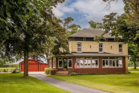 n8833 Pickeral Lake Road, Troy, WI 53120