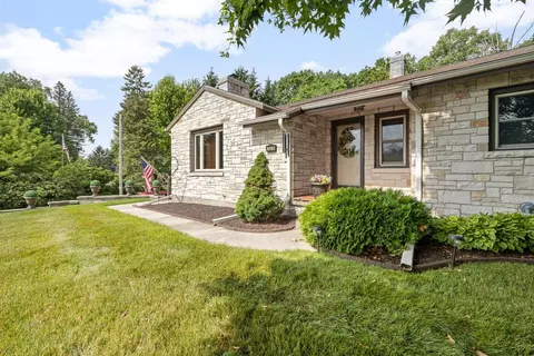 225 Kettle Moraine, Slinger, WI 53086