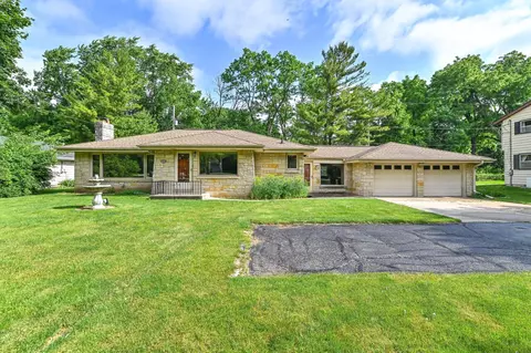 10422 W Grange, Hales Corners, WI 53130