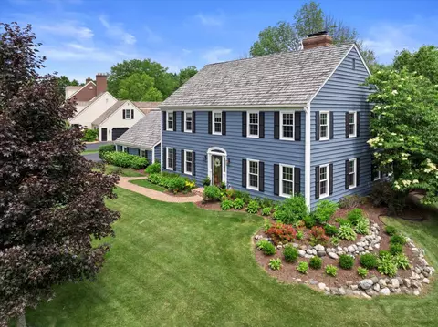 9848 N Lamplighter, Mequon, WI 53092