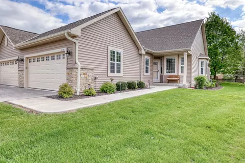 6928 S Weather Edge, Lannon, WI 53046
